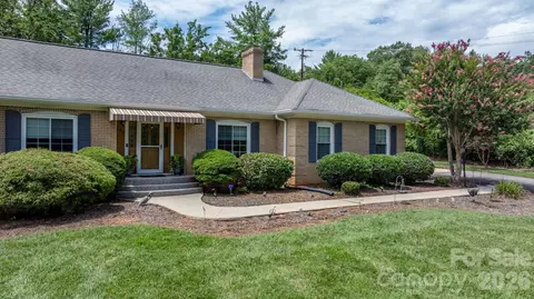 190 Moretz Ct, Hickory, NC 28601