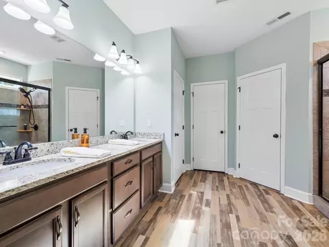 Bath - 76 Ledgestone Dr, Fairview, NC 28730 photo 2 of 4