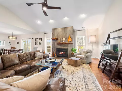 Living - 76 Ledgestone Dr, Fairview, NC 28730 photo 2 of 4