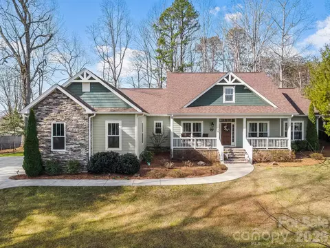 Exterior - 76 Ledgestone Dr, Fairview, NC 28730 photo 11 of 11