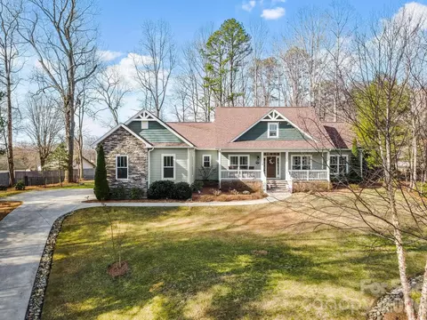 Exterior - 76 Ledgestone Dr, Fairview, NC 28730 photo 9 of 11