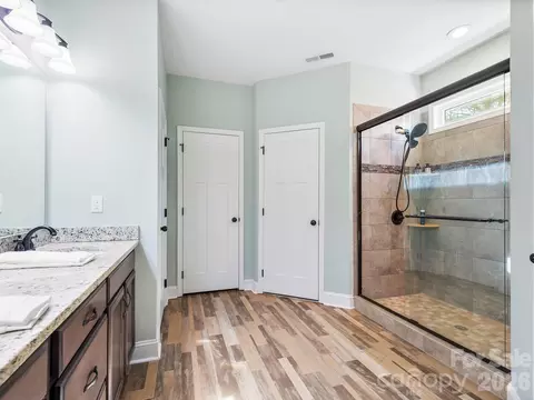 Bath - 76 Ledgestone Dr, Fairview, NC 28730 photo 3 of 4