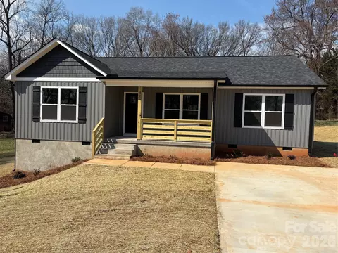 326 S Greenbriar Rd, Statesville, NC 28625
