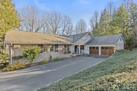103 Bellshire Dr, Flat Rock, NC 28731