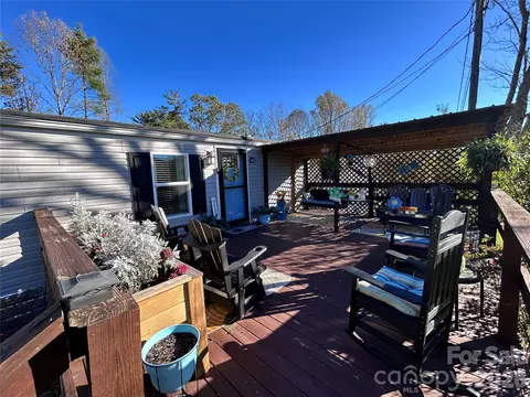 Exterior - 135 Phillips Rd, Spruce Pine, NC 28777 photo 4 of 6