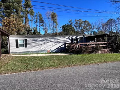 135 Phillips Rd, Spruce Pine, NC 28777