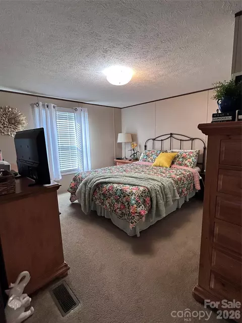 Bedroom - 135 Phillips Rd, Spruce Pine, NC 28777 photo 1 of 3