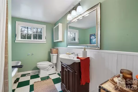 Bath - 409 Blacksnake Rd, Stanley, NC 28164 photo 4 of 4