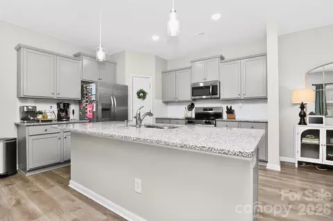 2017 Karen Woods Ln, Charlotte, NC 28216