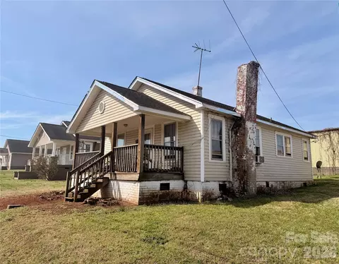 216 N Brady Ave, Newton, NC 28658