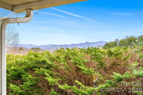 210 Ledbetter Ln, Franklin, NC 28734