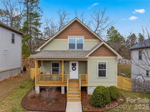 21 Yarrow Meadow Rd, Weaverville, NC 28787