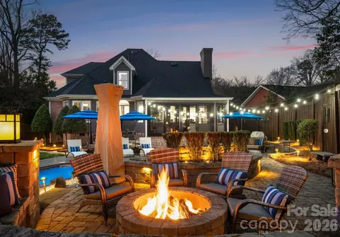 141 Sardis Ln, Charlotte, NC 28270