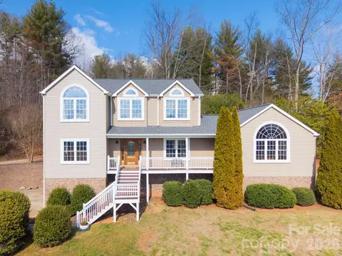 65 Lawson Ridge Rd, Leicester, NC 28748