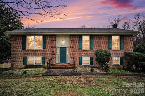 209 Windover Dr, Forest City, NC 28043