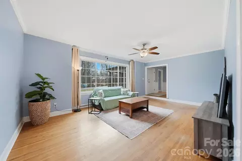 705 2nd Ne Ave NE, Conover, NC 28613 photo 3