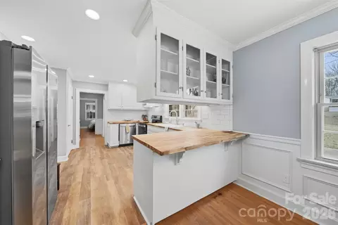 705 2nd Ne Ave NE, Conover, NC 28613 photo 4