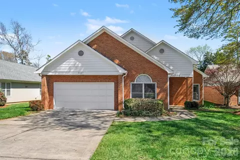 5423 Dunedin Ln, Charlotte, NC 28270