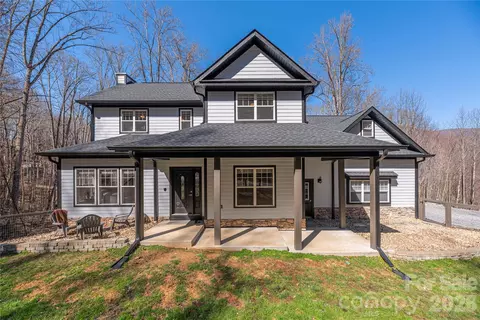 650 Dogwood Dr, Maggie Valley, NC 28751