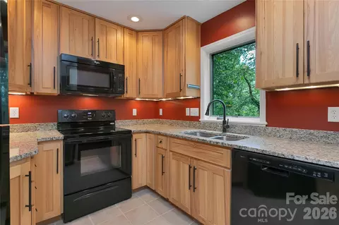 Kitchen - 72 Memory Ln, Brevard, NC 28712 photo 3 of 3