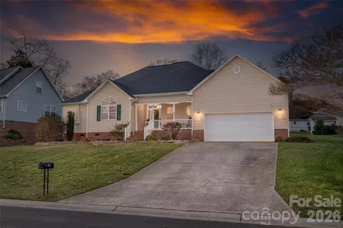 108 Deerfield Dr, Mount Holly, NC 28120