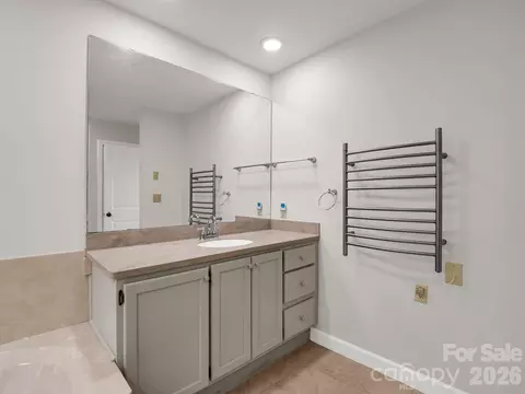 Bath - 303 Golfside Dr, Flat Rock, NC 28731 photo 3 of 5