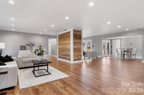 1206 9th Nw St NW, Hickory, NC 28601 photo 4