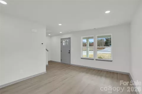 Living - 404 E Arch St, Lancaster, SC 29720 photo 4 of 6