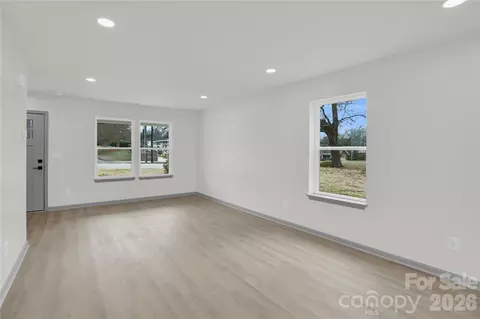 Living - 404 E Arch St, Lancaster, SC 29720 photo 5 of 6