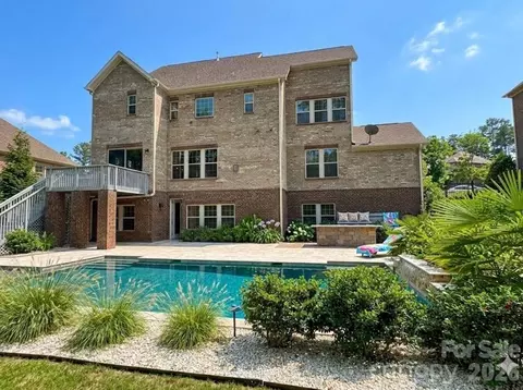 16527 Flintrock Falls Ln, Charlotte, NC 28278
