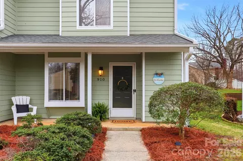 910 Sardis Cove Dr, Charlotte, NC 28270