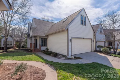 64 Pinnacle Pt, Asheville, NC 28805
