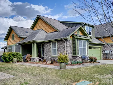24 Craftsman View Dr, Asheville, NC 28804