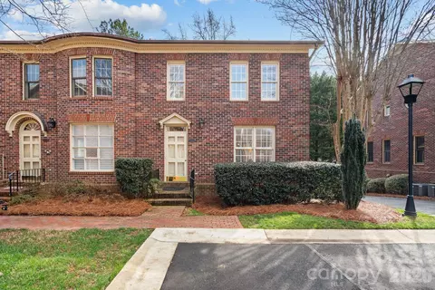 4517 Columbine Ct, Charlotte, NC 28226
