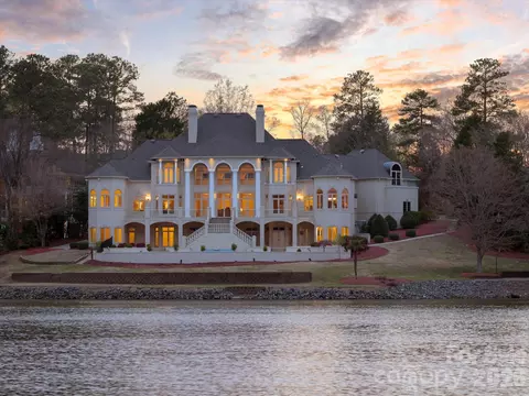 6905 Shinnecock Hill Ln, Charlotte, NC 28277