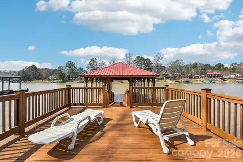 6880 Shade Tree Ln, Sherrills Ford, NC 28673