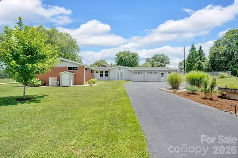 10 Moland Dr, Etowah, NC 28729
