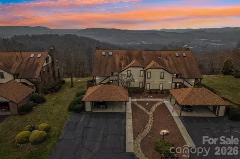 1601 Fleetwood Plz, Hendersonville, NC 28739