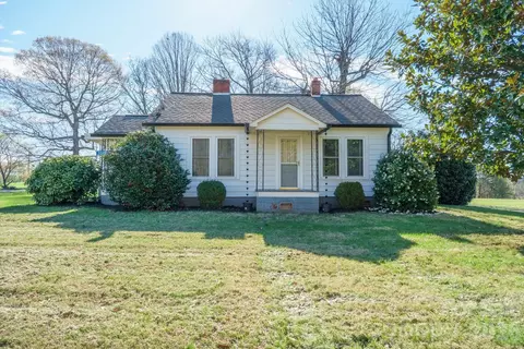 5588 River Bend Rd, Claremont, NC 28610