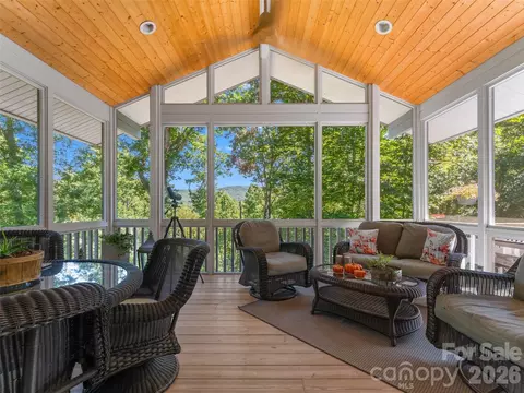 466 Sweetwater Ln, Pisgah Forest, NC 28768