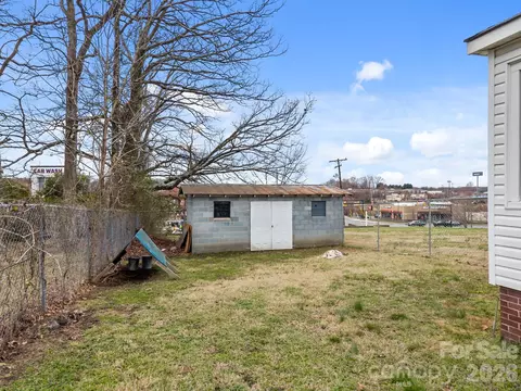 Exterior - 1415 E Council St, Salisbury, NC 28146 photo 5 of 7