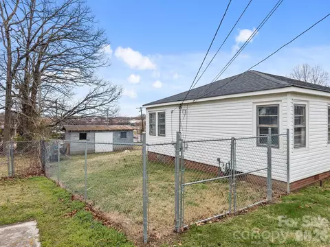 Exterior - 1415 E Council St, Salisbury, NC 28146 photo 7 of 7