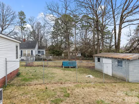 Exterior - 1415 E Council St, Salisbury, NC 28146 photo 6 of 7