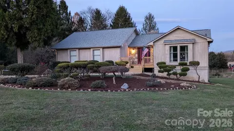 18 Amber Dr, Horse Shoe, NC 28742