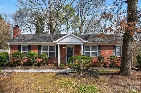 8205 Meadowind Cir, Charlotte, NC 28226