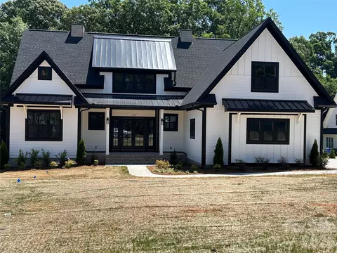 130 Mcneil Ln, Mooresville, NC 28117