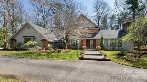 12 Stuyvesant Cres, Asheville, NC 28803