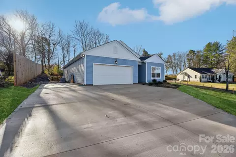 3567 Farmfield Dr, Claremont, NC 28610