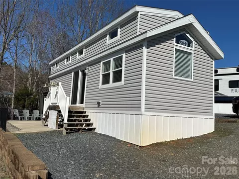 108 Eagle Dr, New London, NC 28127