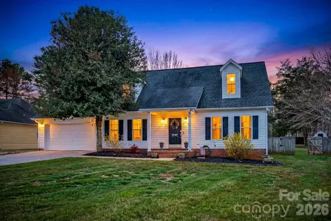 6107 Colchester Ln, Matthews, NC 28104